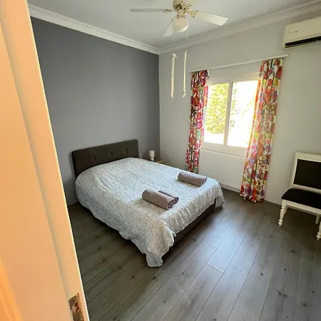 4 Bed Alsancak Girne Tatil Evi *